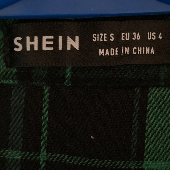 ❌❌SOLD❌❌SHEIN💫 Women’s Plaid Green Button-Up Cropped Top - Picture 2 of 4